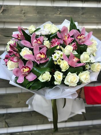 Букет цветов из: Розы и Хризантемы в Крупце