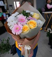Букет цветов из:  Герберы, Розы и Хризантемы в Крупце