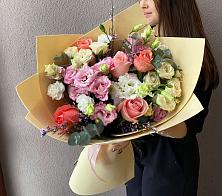 Букет цветов из:  Розы, Лизиантусы и Гвоздики #REPLACE_PRED# Крупце