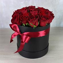 Цветочная композиция из Розы в шляпной коробке в Крупце