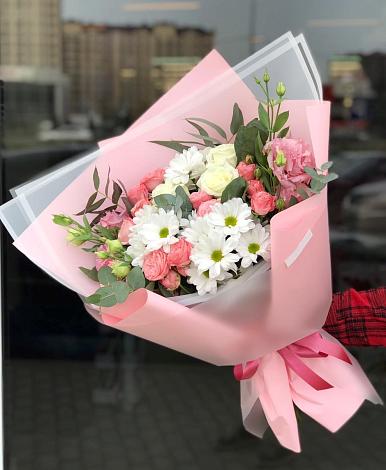 Букет цветов из: Розы, Лизиантусы и Хризантемы в Крупце